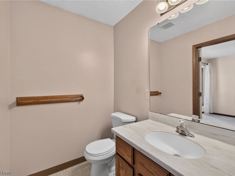 15504 Roxboro Drive, Middleburg Heights, OH 44130 Photo 34