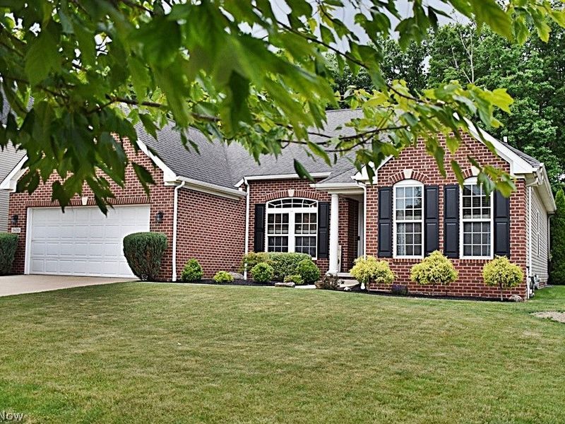 5670 W Longridge Drive, Seven Hills, OH 44131 Photo 1