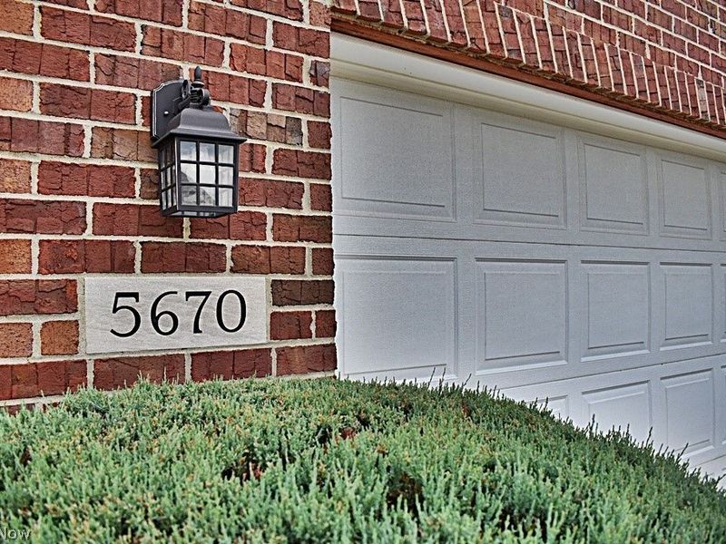 5670 W Longridge Drive, Seven Hills, OH 44131 Photo 2