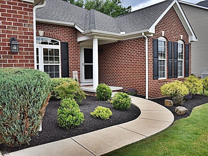 5670 W Longridge Drive, Seven Hills, OH 44131 Photo 3