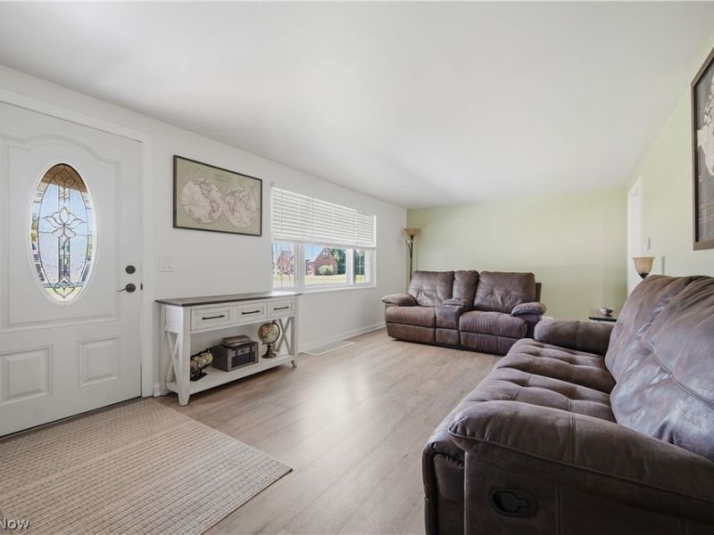 4573 Aurora Street NW, Canton, OH 44708 Photo 4