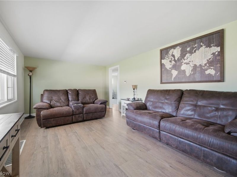 4573 Aurora Street NW, Canton, OH 44708 Photo 5