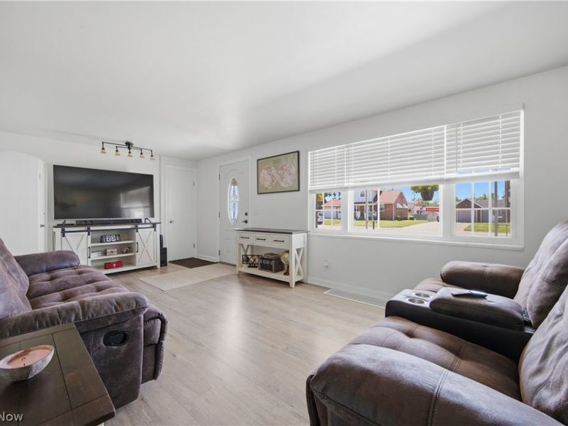 4573 Aurora Street NW, Canton, OH 44708 Photo 6