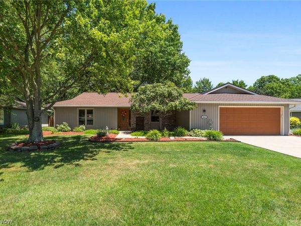 9893 Plum Brook Lane , Strongsville, OH 44149