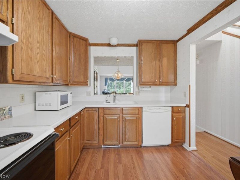 115 Denham Circle NE, Canton, OH 44721 Photo 6