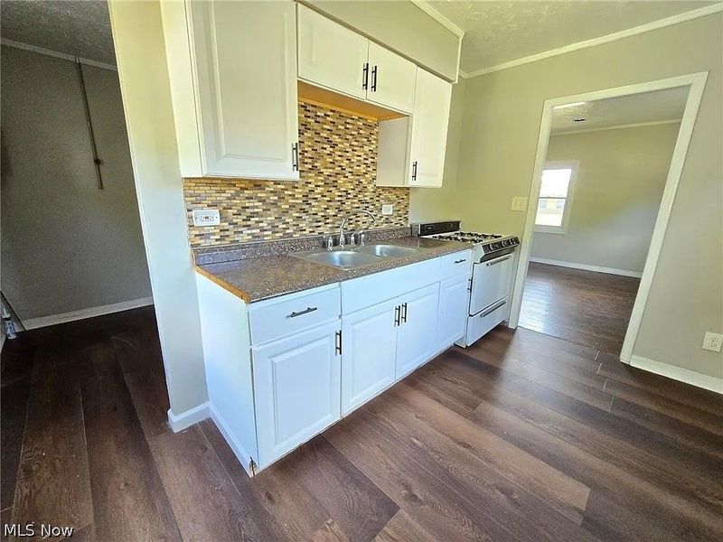 4181 E 160th Street, Cleveland, OH 44128 Photo 10