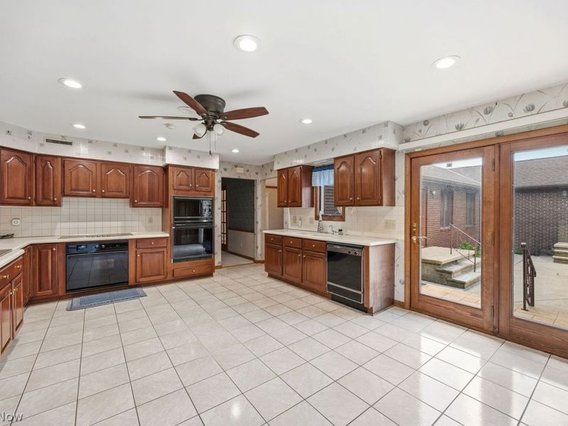 Strongsville, OH 44149 Photo 9