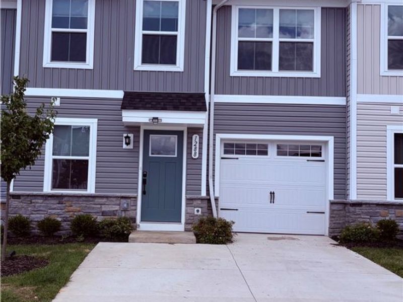 1288 Divot Circle, Akron, OH 44313 Photo 1
