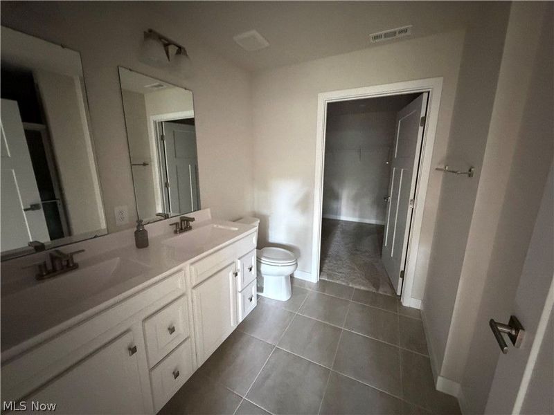 1288 Divot Circle, Akron, OH 44313 Photo 12