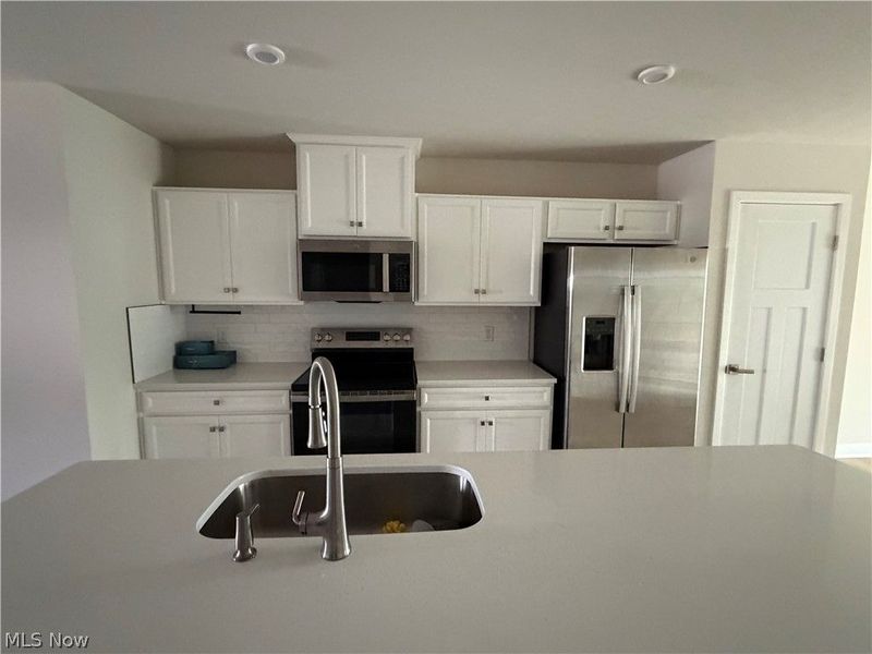 1288 Divot Circle, Akron, OH 44313 Photo 6