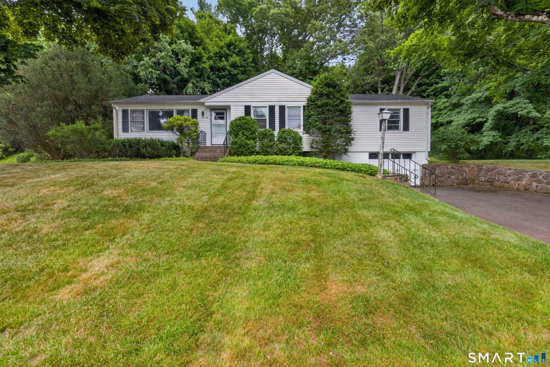 44 Roslyn, Cheshire, CT 06410 Main Photo