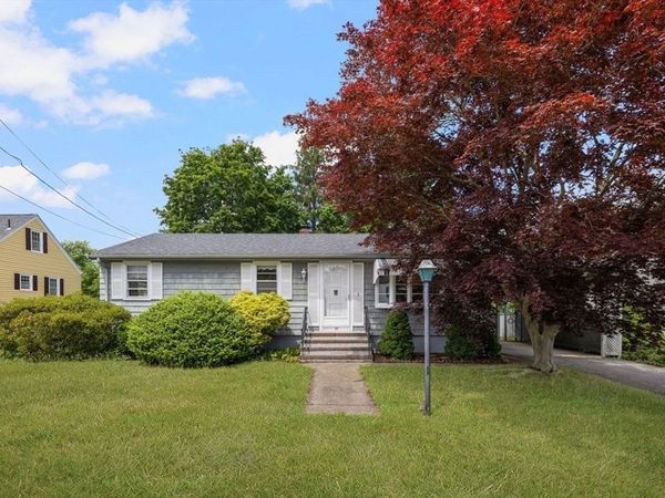 27 Hinsdale St, Swansea, MA 02777