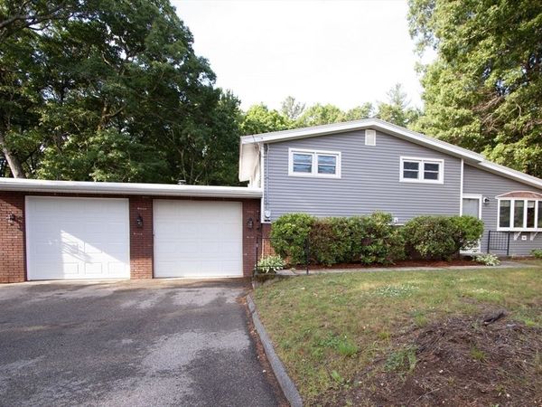 21 Siani Rd, Leicester, MA 01542