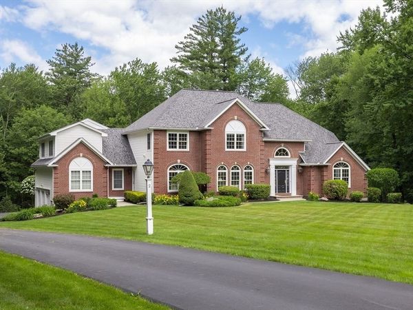 2 Eden Cir, Westborough, MA 01581