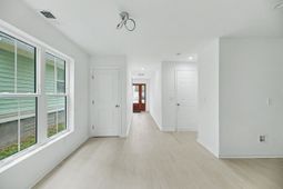 2709 Henry Street photo 4