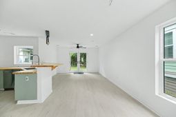 2709 Henry Street photo 4