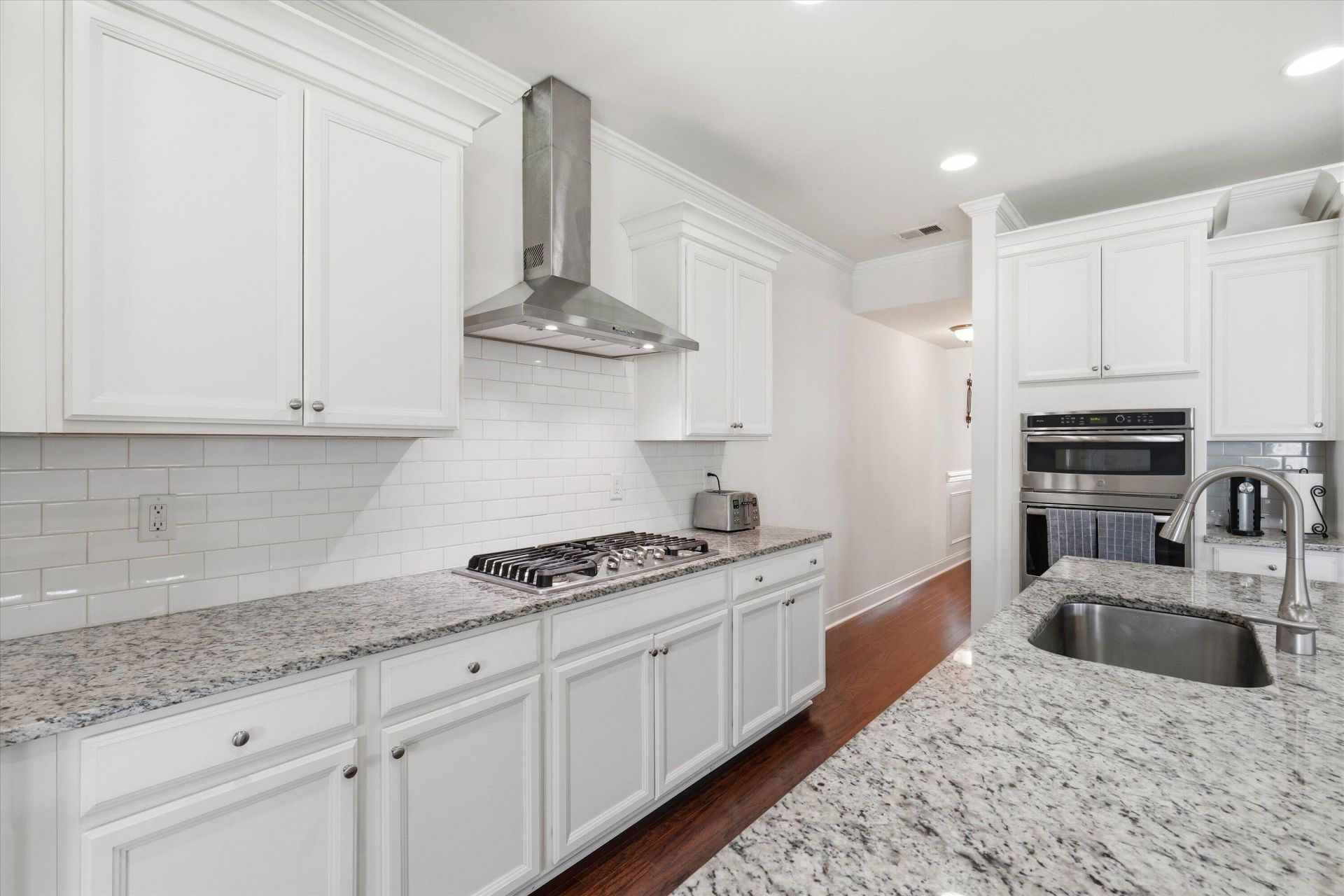 9737 Table Mountain Lane Photo 4