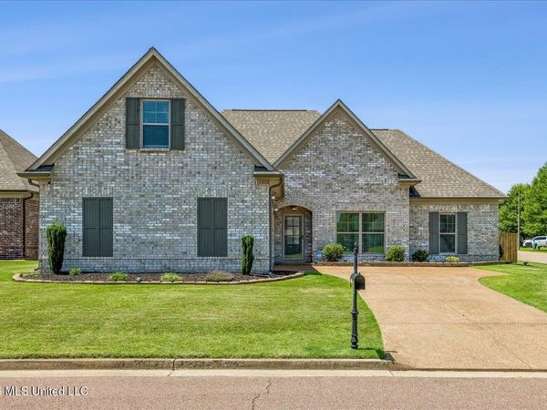 2606 Summer Knoll Drive, Southaven, MS 38672
