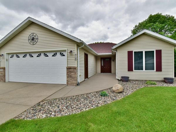 914 Willow Grove Circle , Waite Park, MN 56387