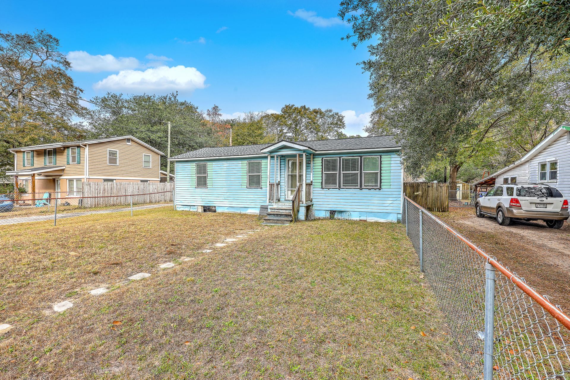 1634 Sumner Avenue Photo 3