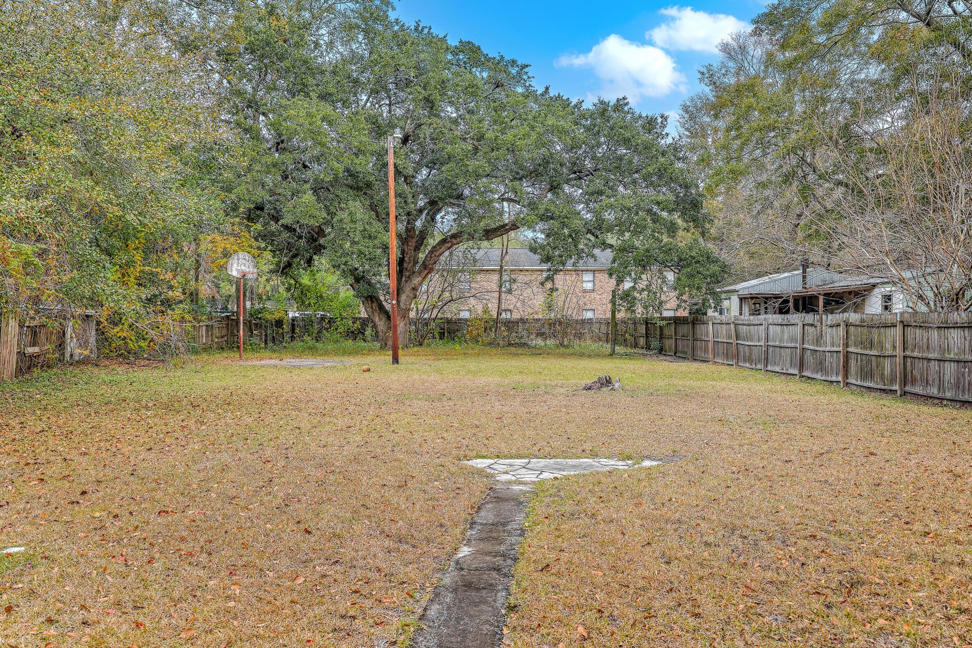 1634 Sumner Avenue Photo 4