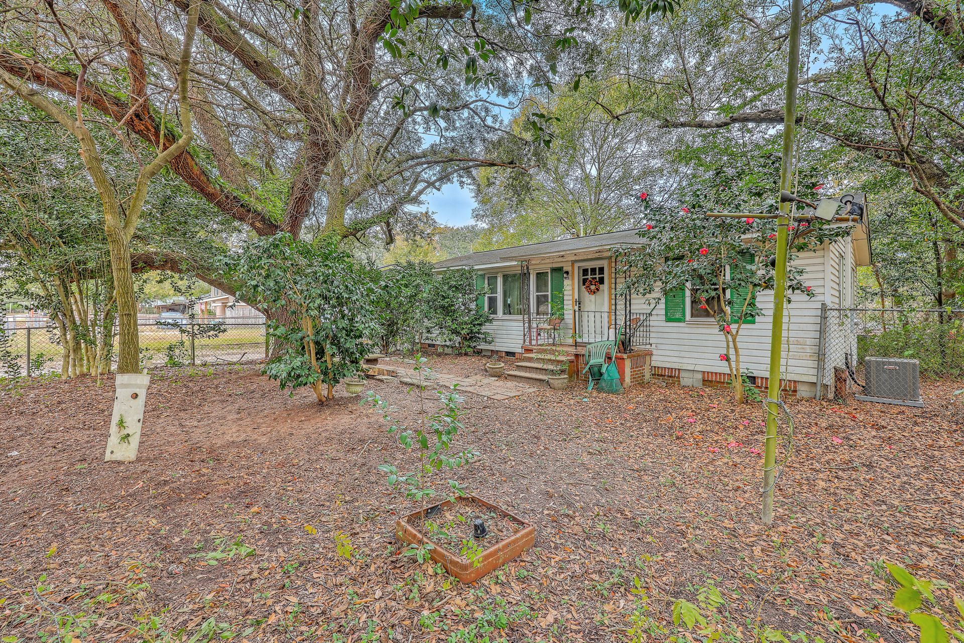 1628 Sumner Avenue Photo 3