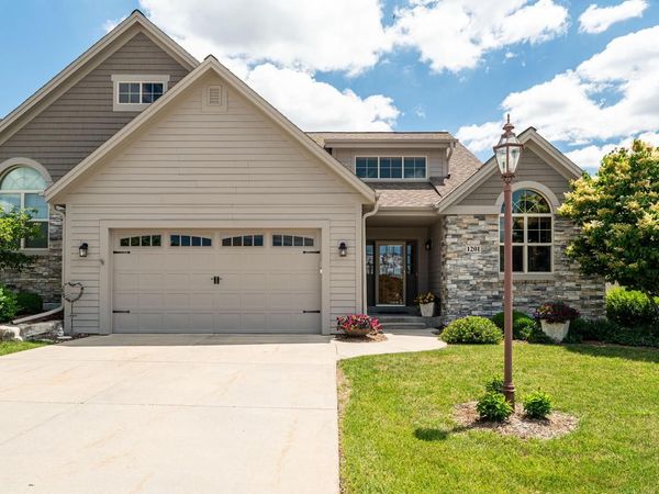 1201 Woodland Hills DRIVE, Waukesha, WI 53188