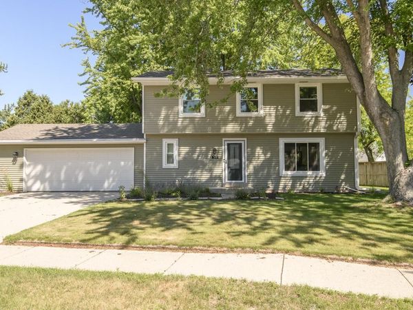 519 Greenfield DRIVE, Grafton, WI 53024