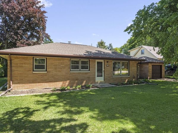 6630 W Holmes AVENUE, Greenfield, WI 53220