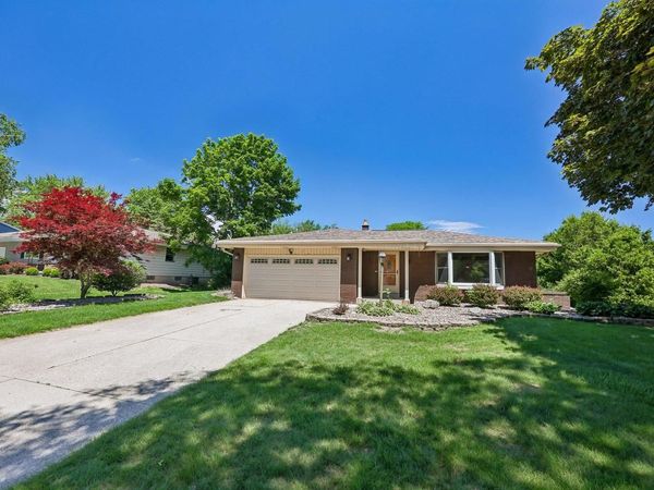 7557 Chapel Hill COURT N, Franklin, WI 53132