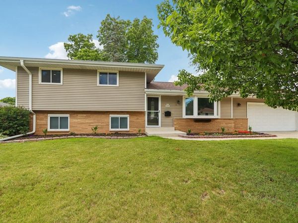 N91W17573 Saint Regis STREET, Menomonee Falls, WI 53051