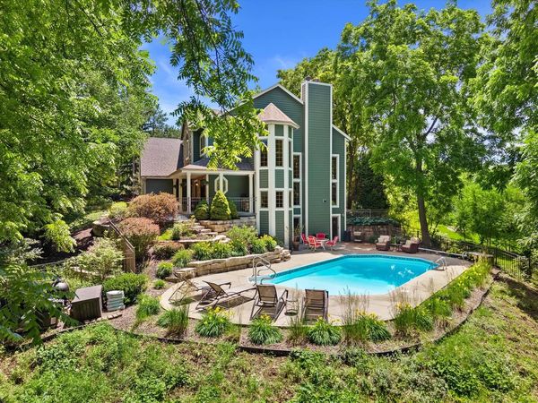 W246S6355 Clearview LANE, Waukesha, WI 53189