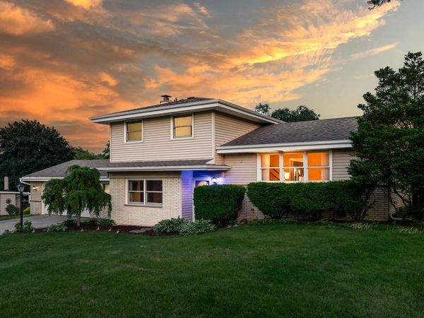 21485 Belgren ROAD, Waukesha, WI 53186
