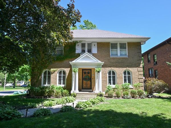 2876 N Grant BOULEVARD, Milwaukee, WI 53210