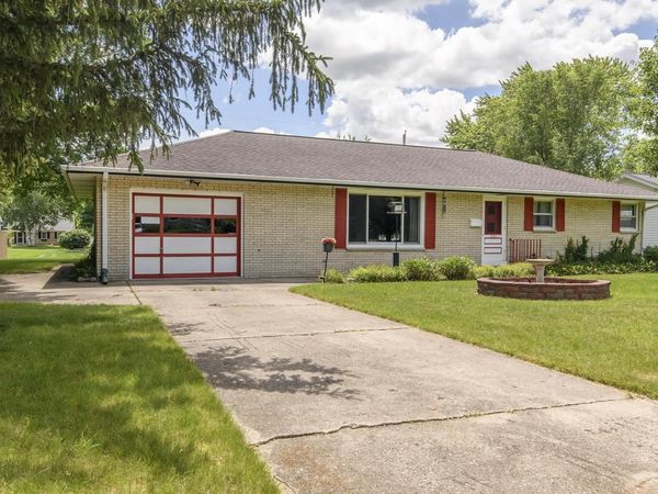 321 MacArthur DRIVE, Mukwonago, WI 53149