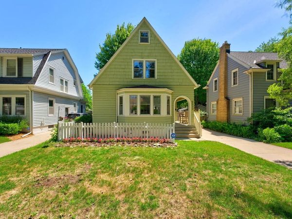 5532 N Lydell AVENUE, Whitefish Bay, WI 53217