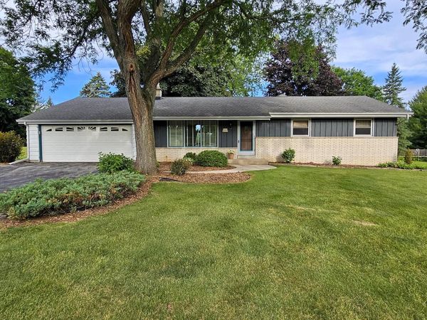 W225N8303 Longview DRIVE, Lisbon, WI 53089