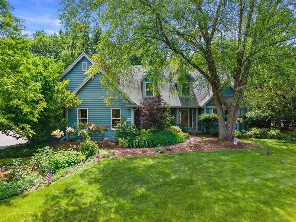 W326S1480 Forest Hills DRIVE, Delafield, WI 53018