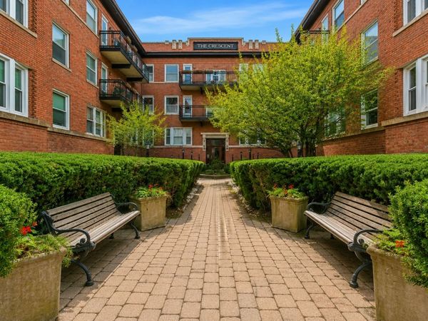 845 W BELLE PLAINE Avenue , Unit 2E, Chicago, IL 60613