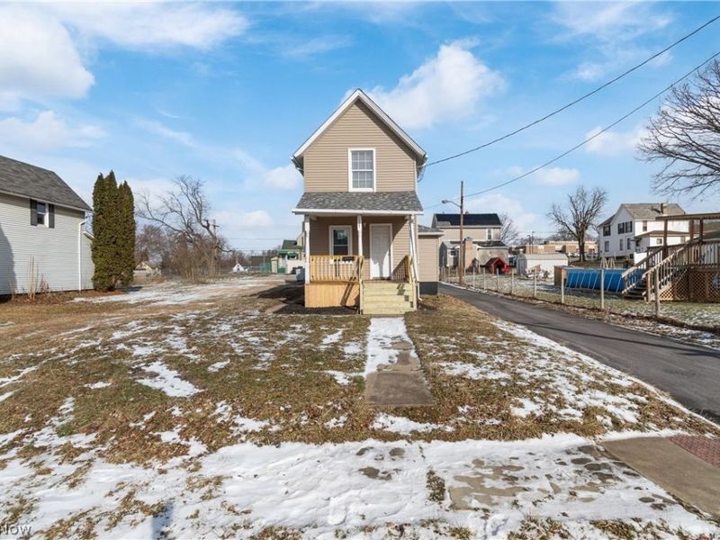 1747 5th Street SE, Canton, OH 44707 Photo 2