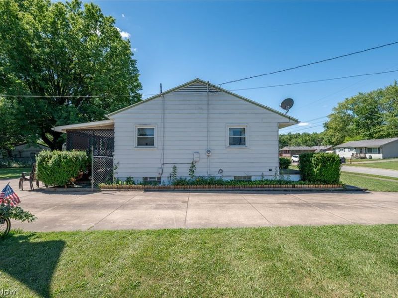 3126 Linda Drive NW, Warren, OH 44485 Photo 3