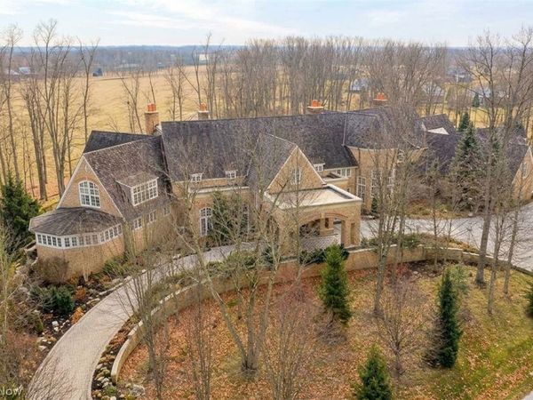 545 Bristol Drive , Aurora, OH 44202