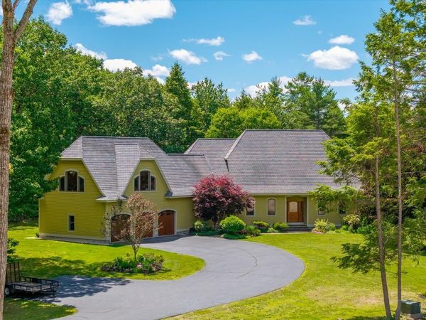 10 Middle Road , Cumberland, ME 04021