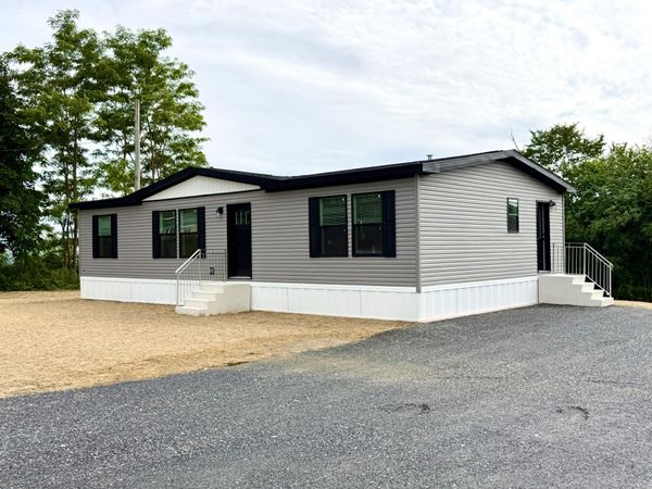 822 Main Street , Vassalboro, ME 04989