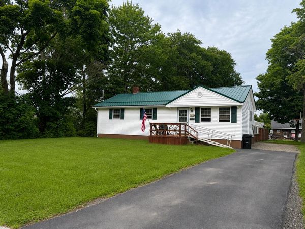 25 1/2 Elm Street, East Millinocket, ME 04430