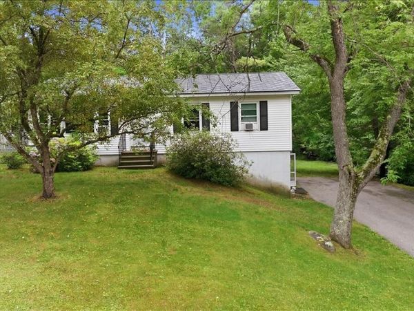 7 Boulder Avenue , Paris, ME 04281