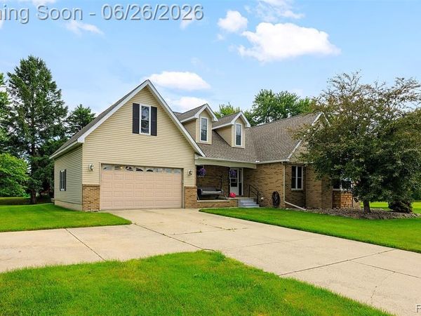 18570 Hollie Drive, Macomb Twp, MI 48044