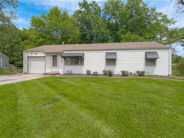 2418 NE PURSELL Road, Gladstone, MO 64118