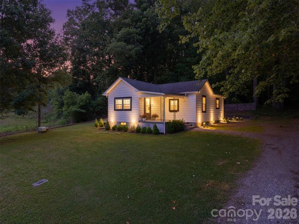 1320 Tom Fox Street , Morganton, NC 28655