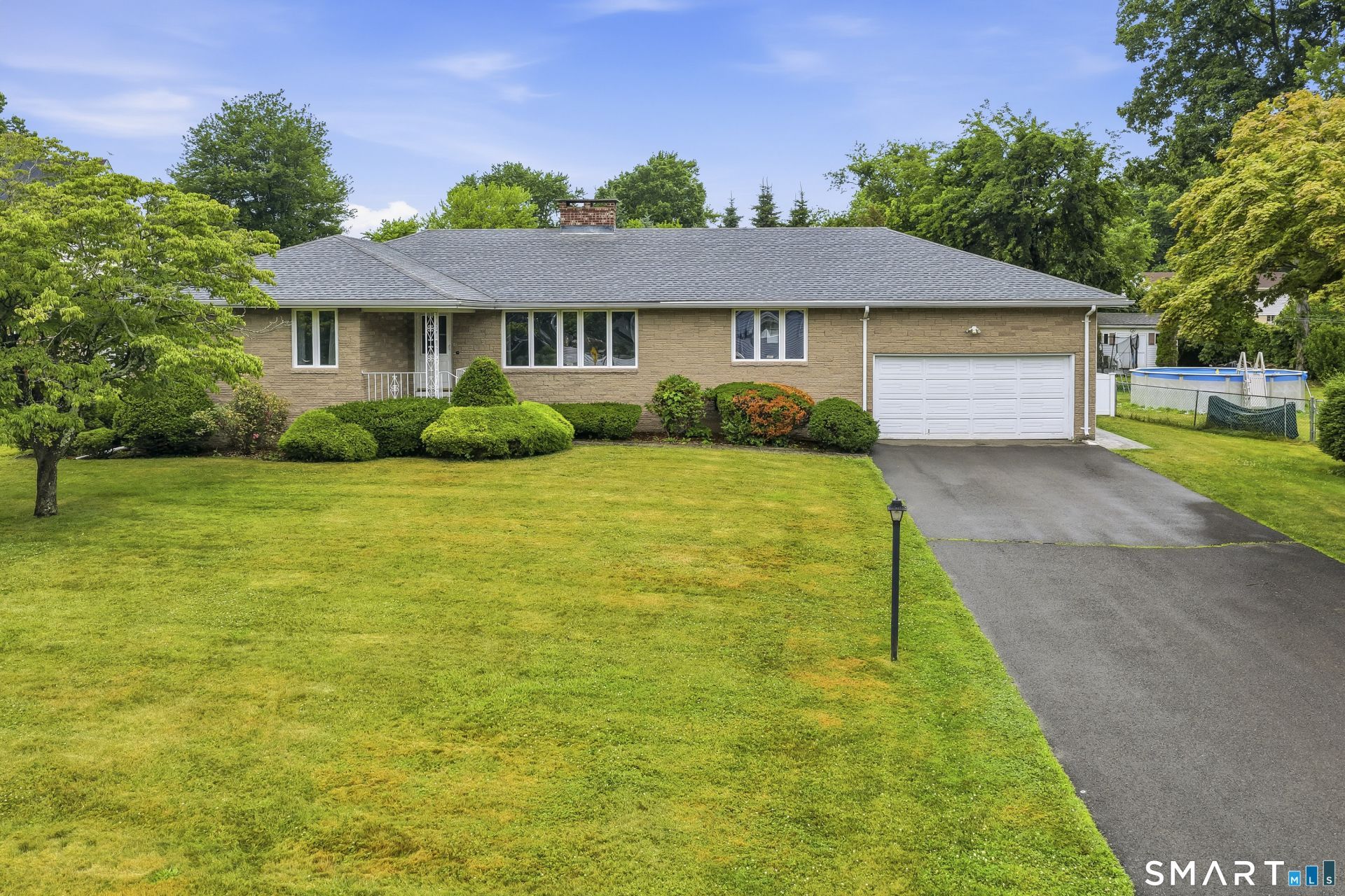 883 Sawmill, West Haven, CT 06516 Main Photo